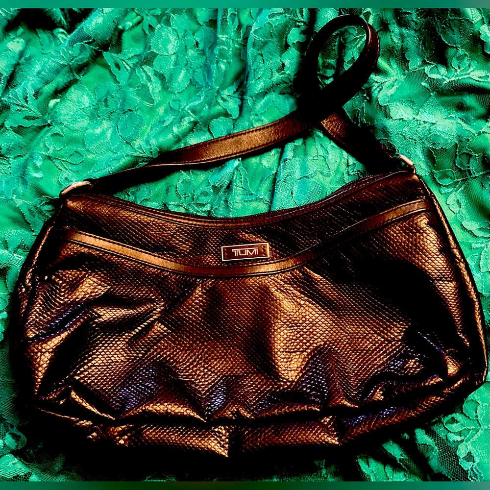 EUC BLACK TUMI SHOULDER BAG, featuring 3 storage compartments!!